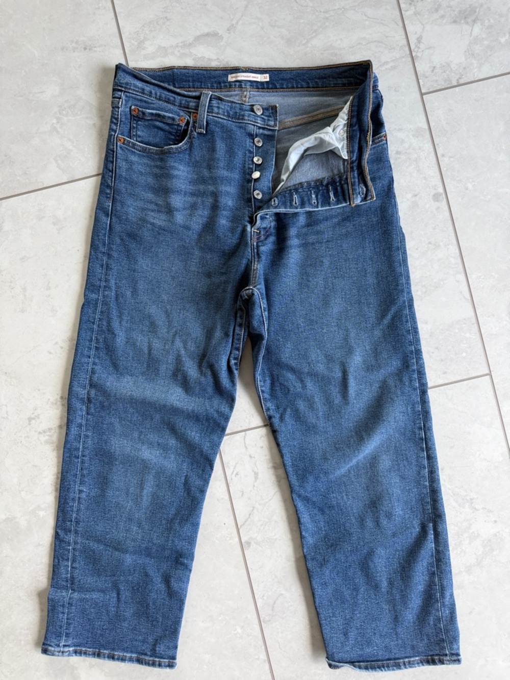 Levi's Women's Ankle/Cropped Jeans in Medium Blue Denim